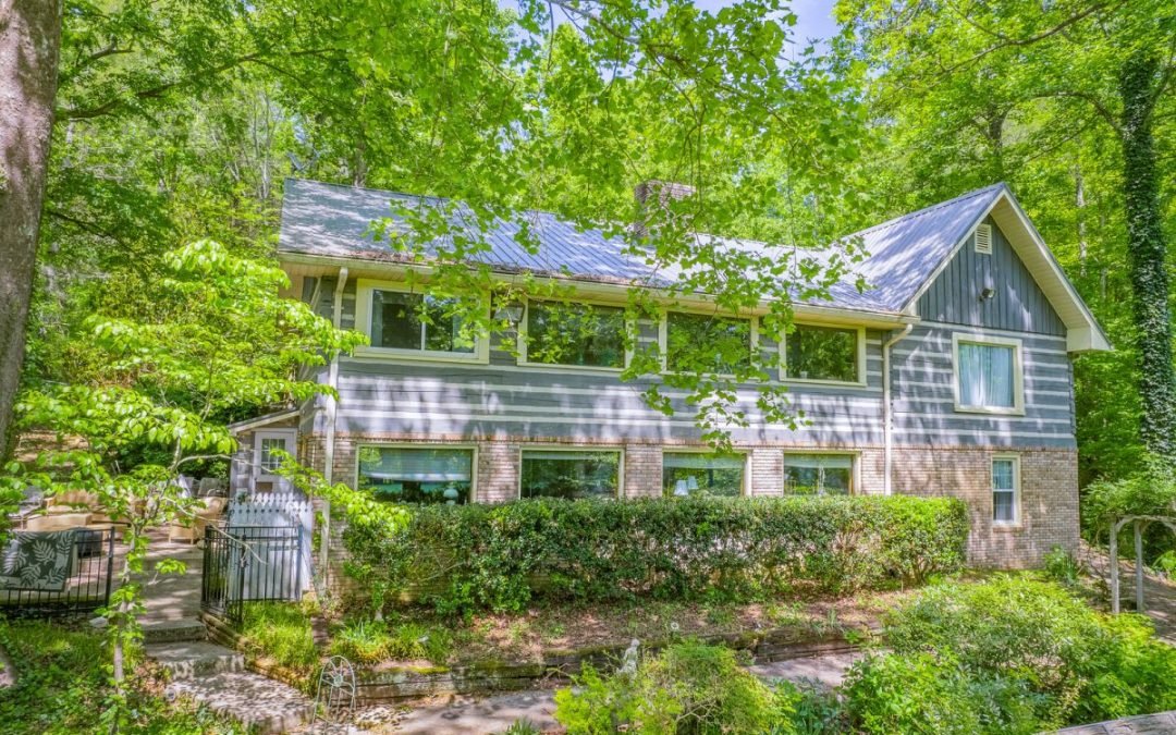 Custom Cabin & 2.5+/- AC • Shop • Dock • 2 Tracts • Caney Fork River Frontage/Access